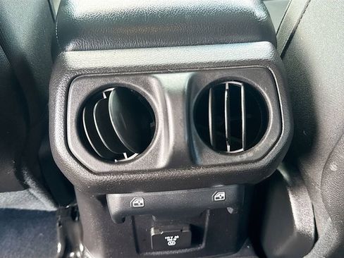 Used 2019 Jeep Wrangler Unlimited Rubicon AWD/4WD image 29