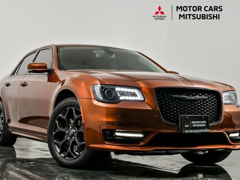 Used 2021 Chrysler 300 Touring L image 1