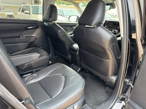Used 2023 Toyota Highlander XLE FWD image 18
