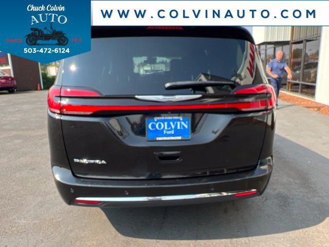 Used 2023 Chrysler Pacifica Touring-L FWD image 7