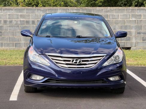 Used 2011 Hyundai Sonata SE w/ Navigation & Sunroof Pkg 4 FWD image 3