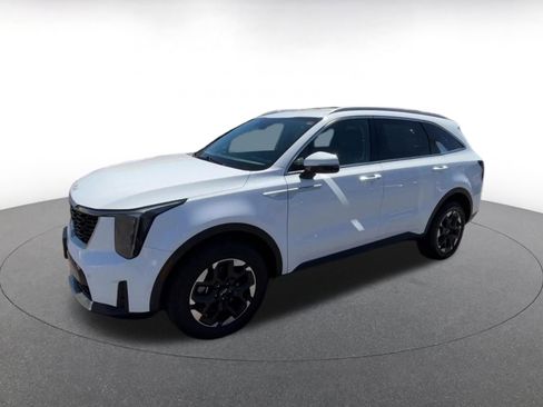 Used 2024 Kia Sorento S image 8