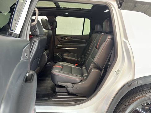 Used 2026 Chevrolet Traverse RS w/ LPO, Floor Liner Package AWD/4WD image 10