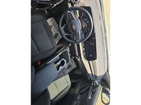 Used 2025 Chevrolet Equinox LT w/ Safety and Technology Package FWD image 9