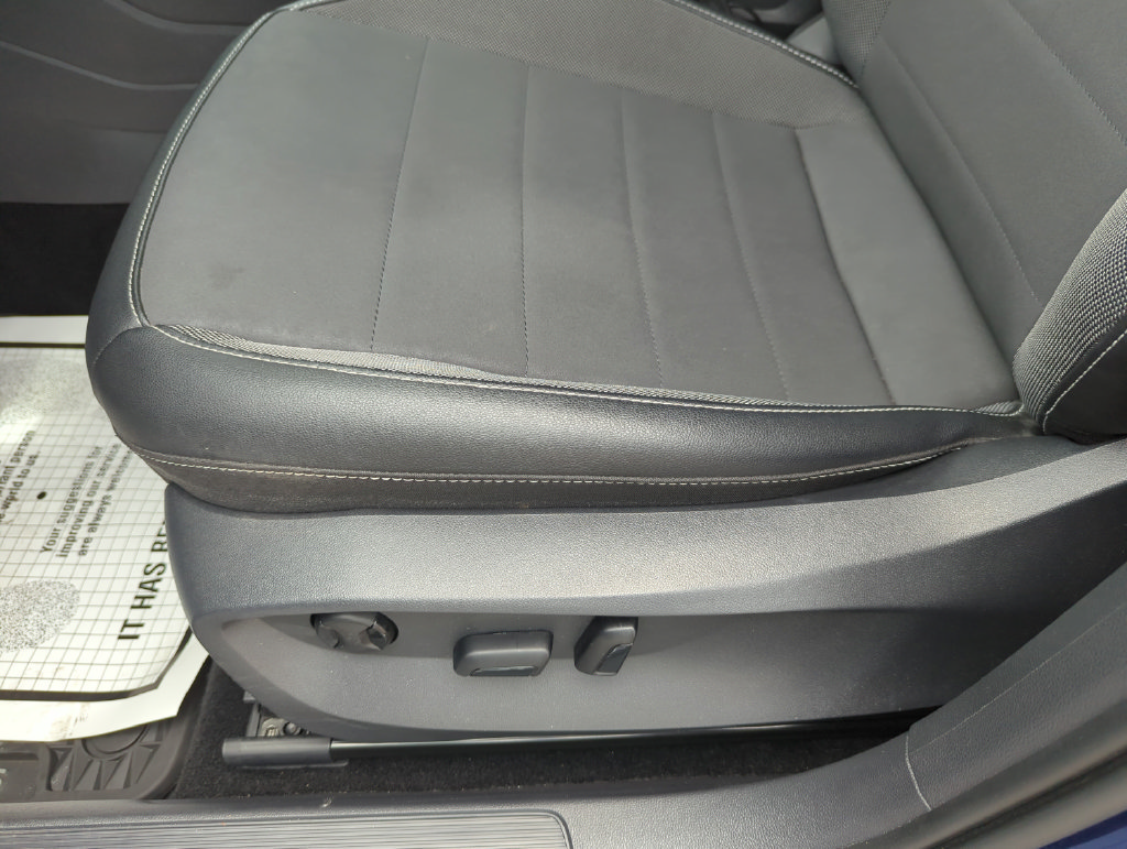 Used 2023 Volkswagen Taos SE FWD image 31