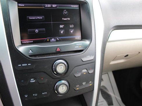 Used 2015 Ford Explorer XLT w/ Equipment Group 202A FWD image 24