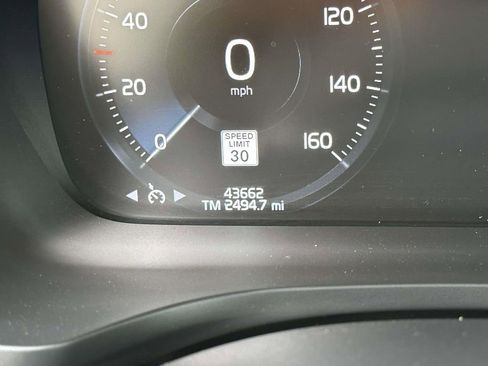 Used 2022 Volvo S60 B5 Inscription image 28