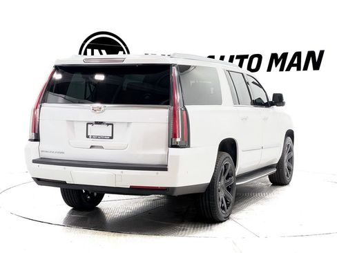 Used 2017 Cadillac Escalade ESV Luxury image 4