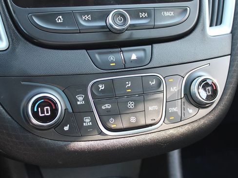 Used 2022 Chevrolet Malibu LT image 32