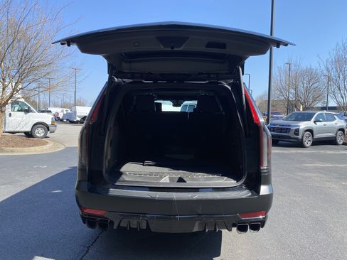 Used 2023 Cadillac Escalade ESV V image 11