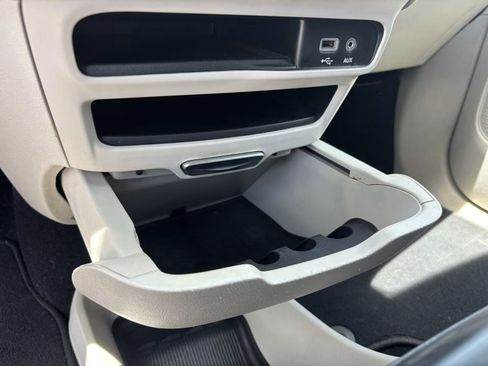 Used 2020 Chrysler Pacifica Touring-L FWD image 16