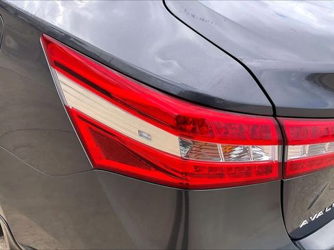 Used 2014 Toyota Avalon Limited w/ Technology Package FWD image 29