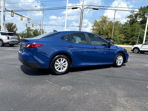 Used 2025 Toyota Camry image 5