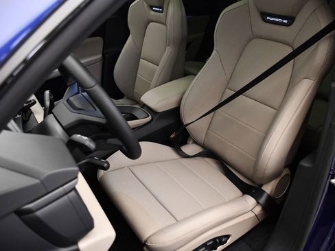 Used 2025 Porsche Macan 4S Electric image 5