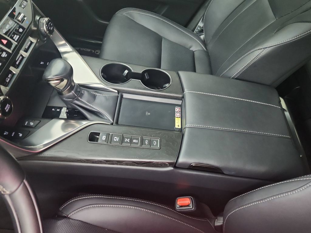 Used 2024 Lexus LX 600 4WD w/ Luxury Package image 32
