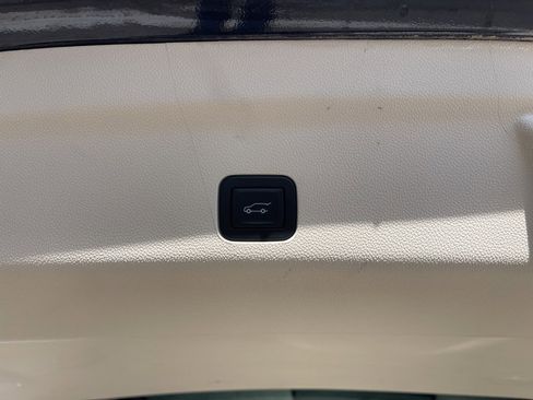 Used 2025 Cadillac Escalade ESV Sport Platinum image 15