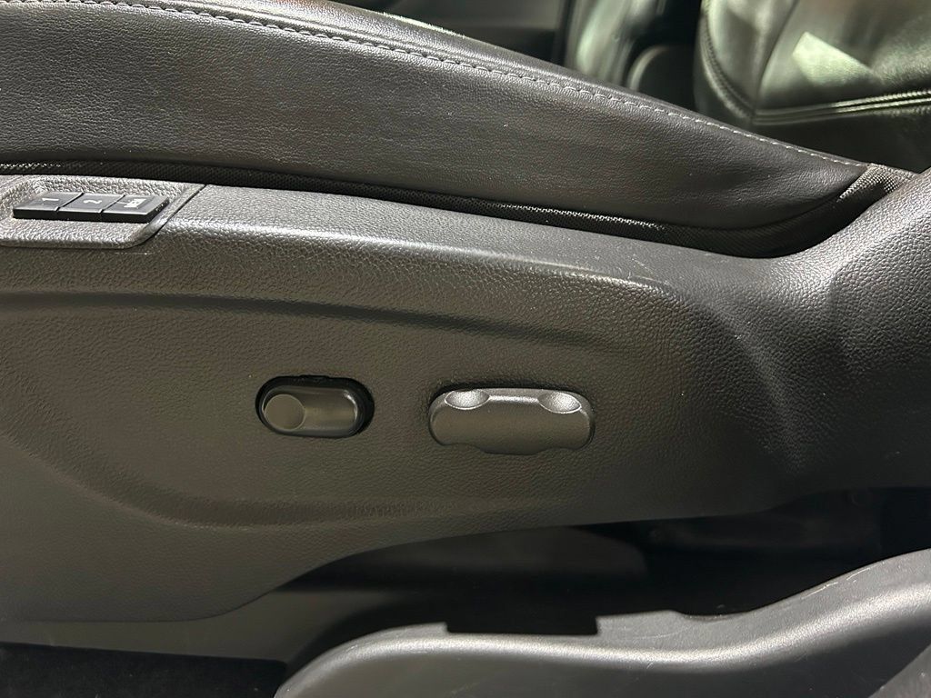 Used 2020 Buick Encore Essence AWD/4WD image 17