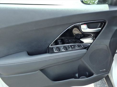 Used 2020 Kia Niro EX Premium FWD image 16