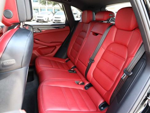 Used 2025 Porsche Macan S AWD/4WD image 37