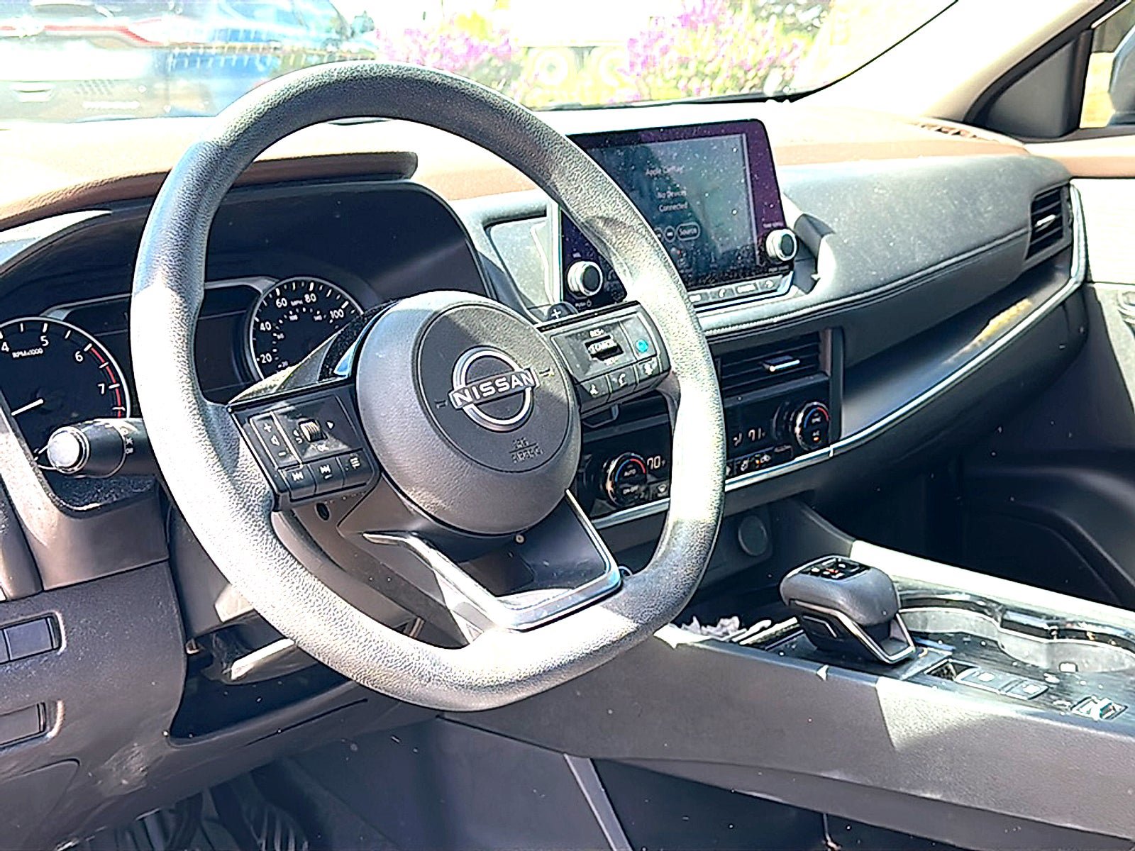Used 2023 Nissan Rogue SV FWD image 5