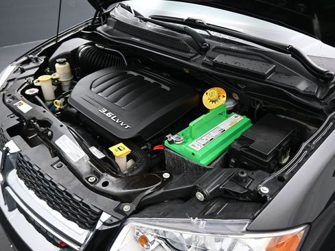 Used 2016 Dodge Grand Caravan SE image 49