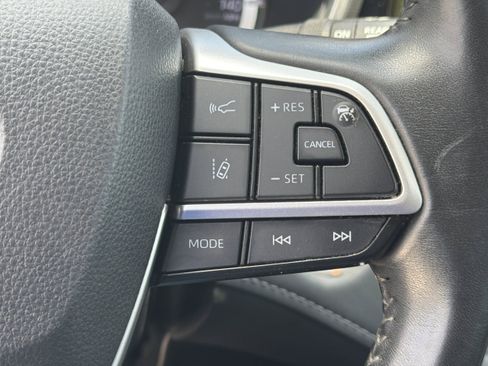 Certified 2024 Toyota Highlander XLE FWD image 19