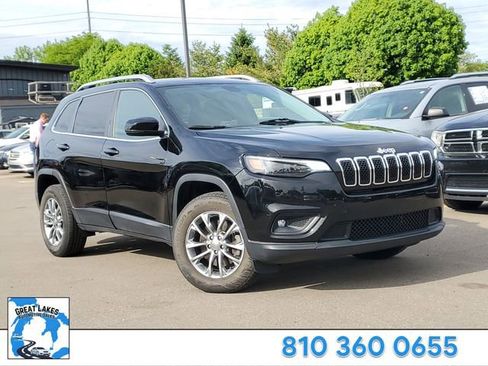 Used 2019 Jeep Cherokee Latitude Plus w/ Cold Weather Group AWD/4WD image 1
