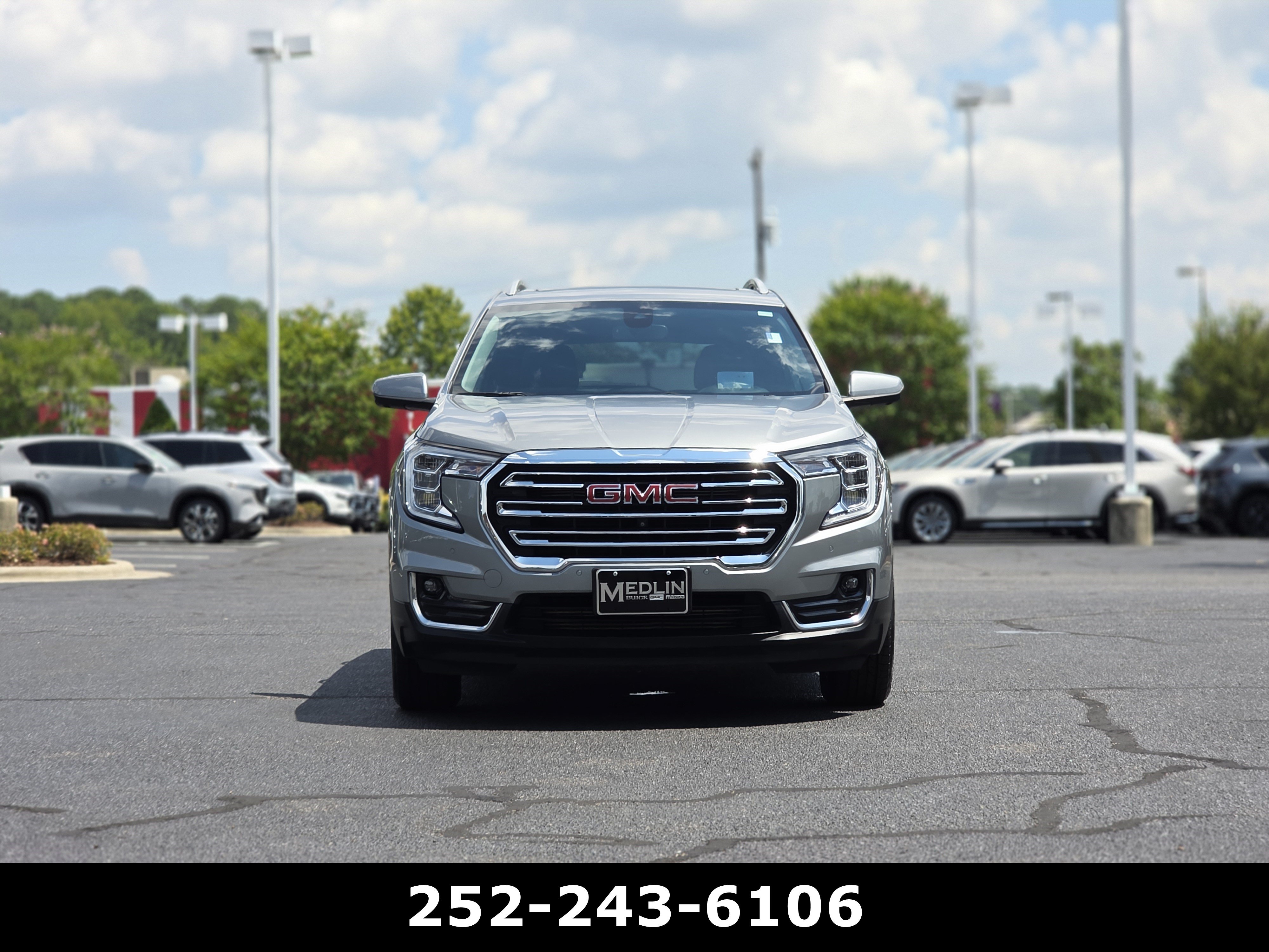 Used 2023 GMC Terrain SLT w/ Tech Package AWD/4WD image 2