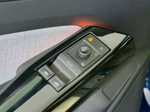 Used 2023 Volkswagen ID.4 Pro image 19