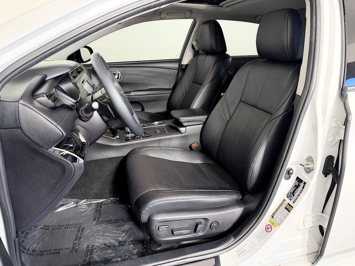 Used 2016 Toyota Avalon Limited FWD image 32