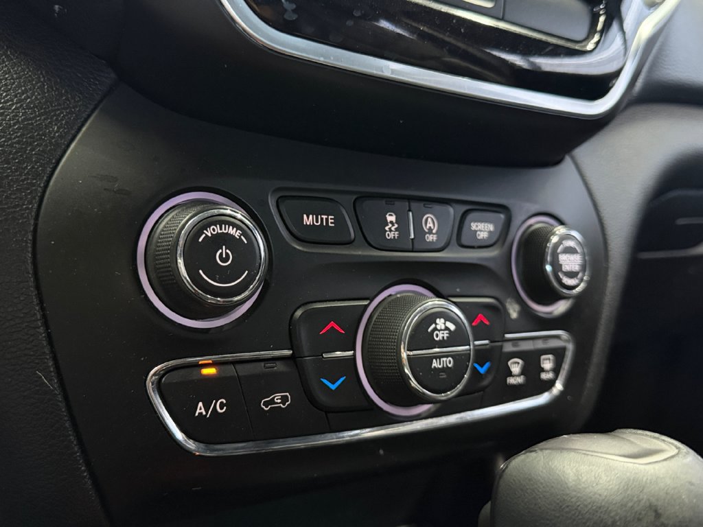 Used 2019 Jeep Cherokee Limited FWD image 20