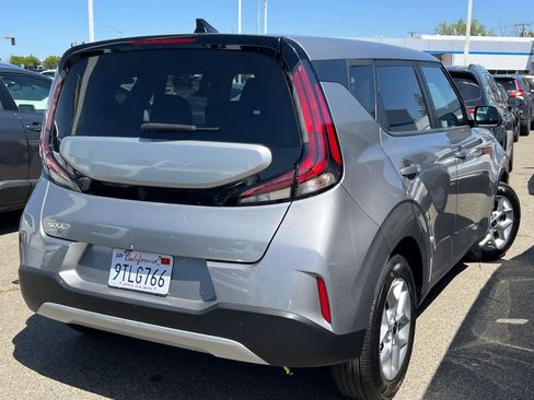 Used 2023 Kia Soul LX w/ LX Technology Package image 4