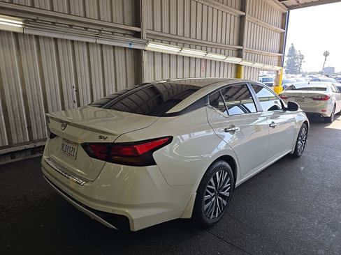 Used 2023 Nissan Altima 2.5 SV FWD image 6
