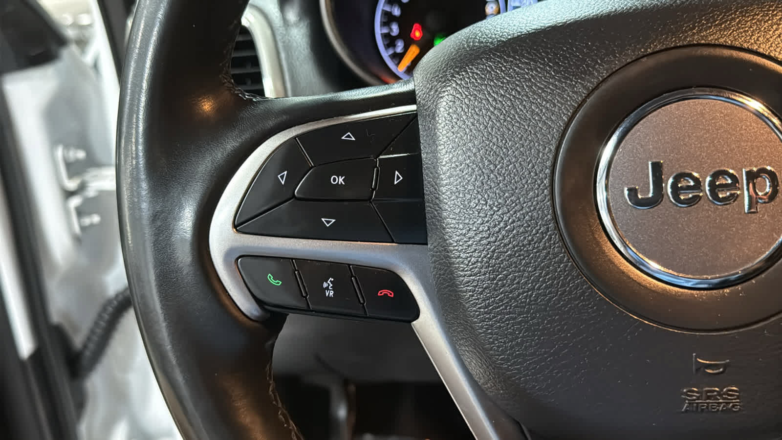Used 2020 Jeep Grand Cherokee Altitude AWD/4WD image 12