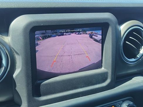 Used 2018 Jeep Wrangler Unlimited Sahara w/ LED Lighting Group AWD/4WD image 25