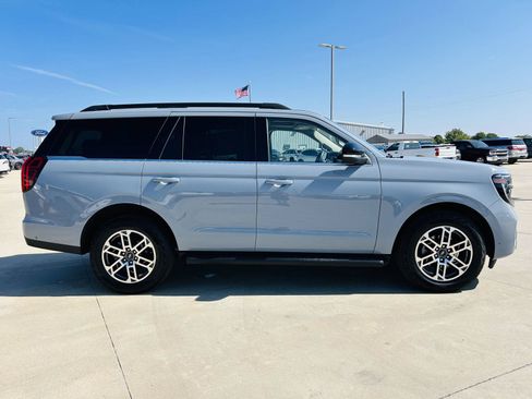 Used 2025 Ford Expedition Active AWD/4WD image 48