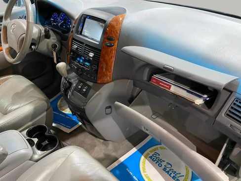 Used 2009 Toyota Sienna FWD image 27