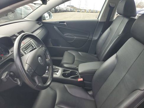Used 2007 Volkswagen Passat Wolfsburg Edition FWD image 10