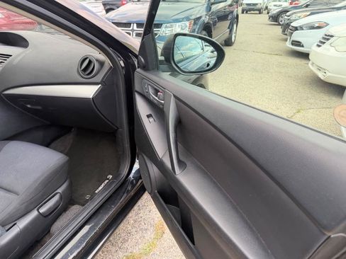 Used 2010 MAZDA MAZDA3 i Touring FWD image 9