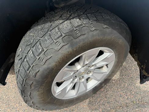 Used 2019 Chevrolet Silverado 1500 LT AWD/4WD image 30