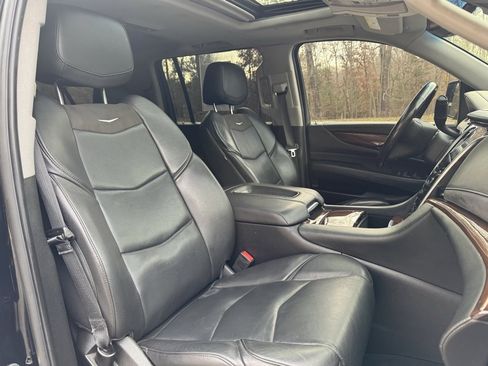 Used 2018 Cadillac Escalade ESV Luxury image 9
