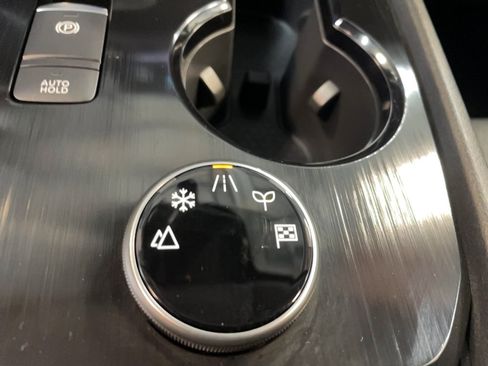 Used 2025 Nissan Rogue SV AWD/4WD image 12
