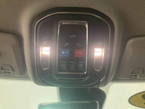 Used 2022 Jeep Grand Cherokee L Limited w/ Luxury Tech Group II image 16