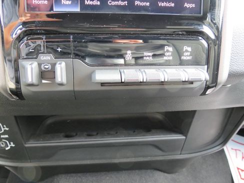 Used 2025 RAM 2500 Big Horn AWD/4WD image 14