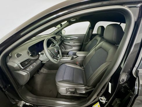 Used 2025 Buick Envista Preferred image 13