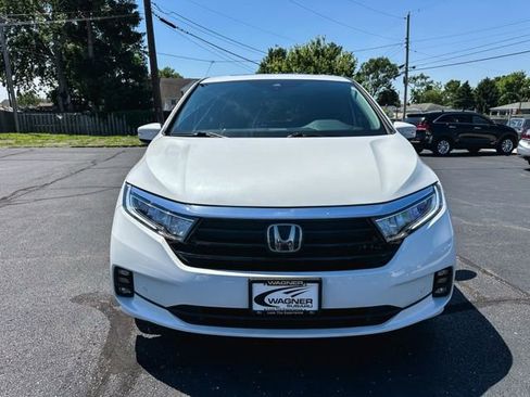 Used 2023 Honda Odyssey Elite image 2