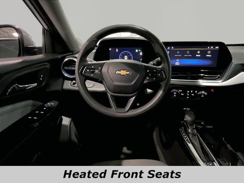Used 2025 Chevrolet Trax LT FWD image 8