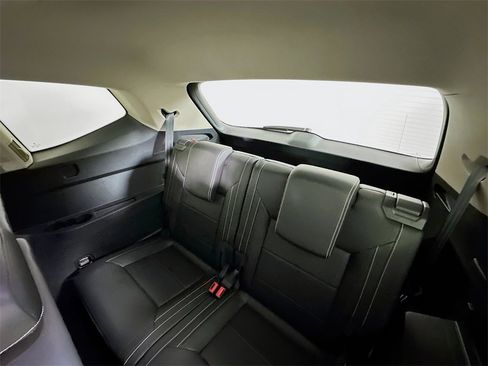 Used 2023 Volkswagen Atlas SE w/ Panoramic Sunroof Package image 4