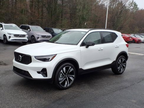 New 2026 Volvo XC40 B5 Ultra w/ Protection Package Premier image 9