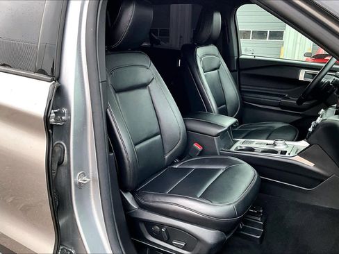 Used 2020 Ford Explorer XLT w/ Equipment Group 202A image 8